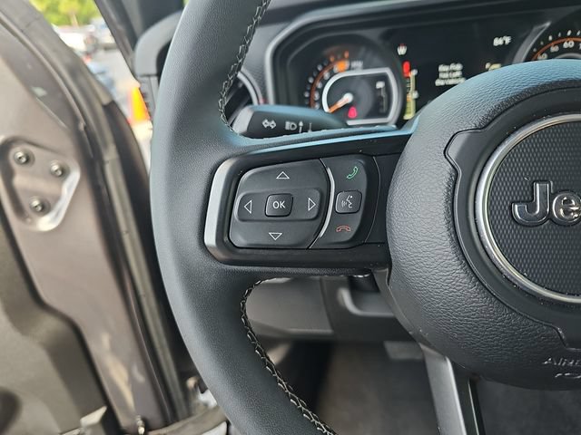 Used 2025 Jeep Wrangler Unlimited Rubicon AWD/4WD image 19