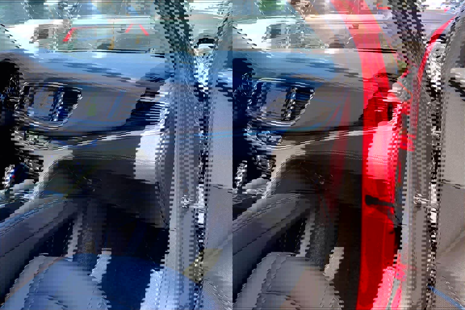 Used 2019 Buick Enclave Premium w/ Experience Buick Package FWD image 19