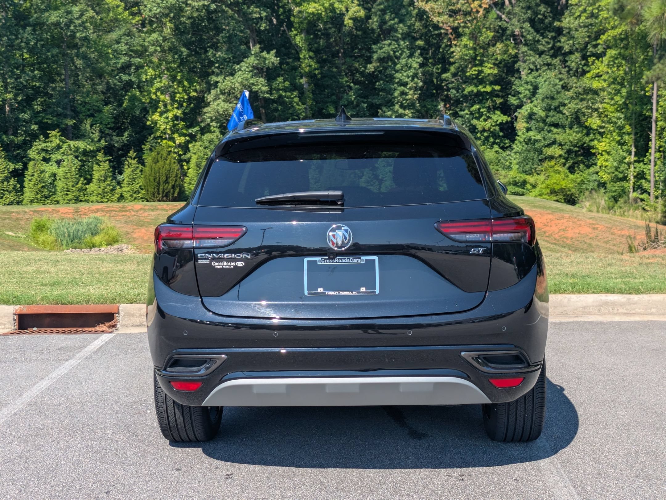 Used 2023 Buick Envision Essence w/ Technology Package I AWD/4WD image 4