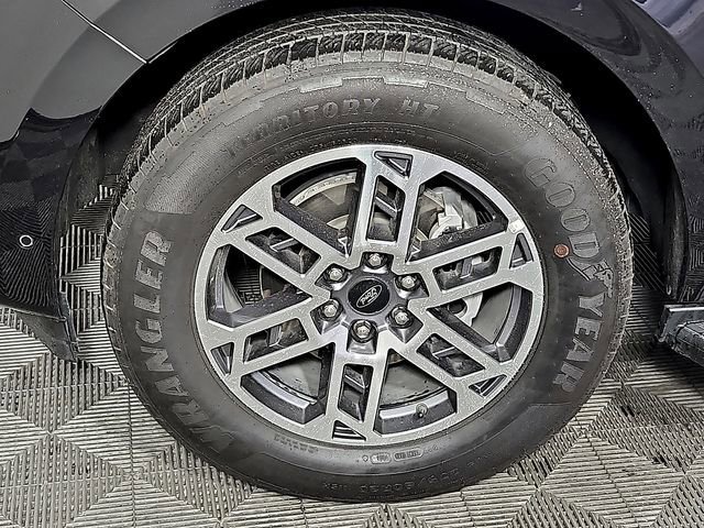 Certified 2025 Ford Expedition Active image 9