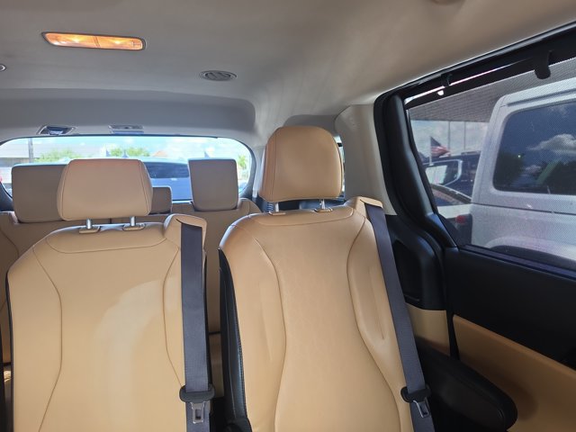 Used 2024 Kia Carnival EX FWD image 27