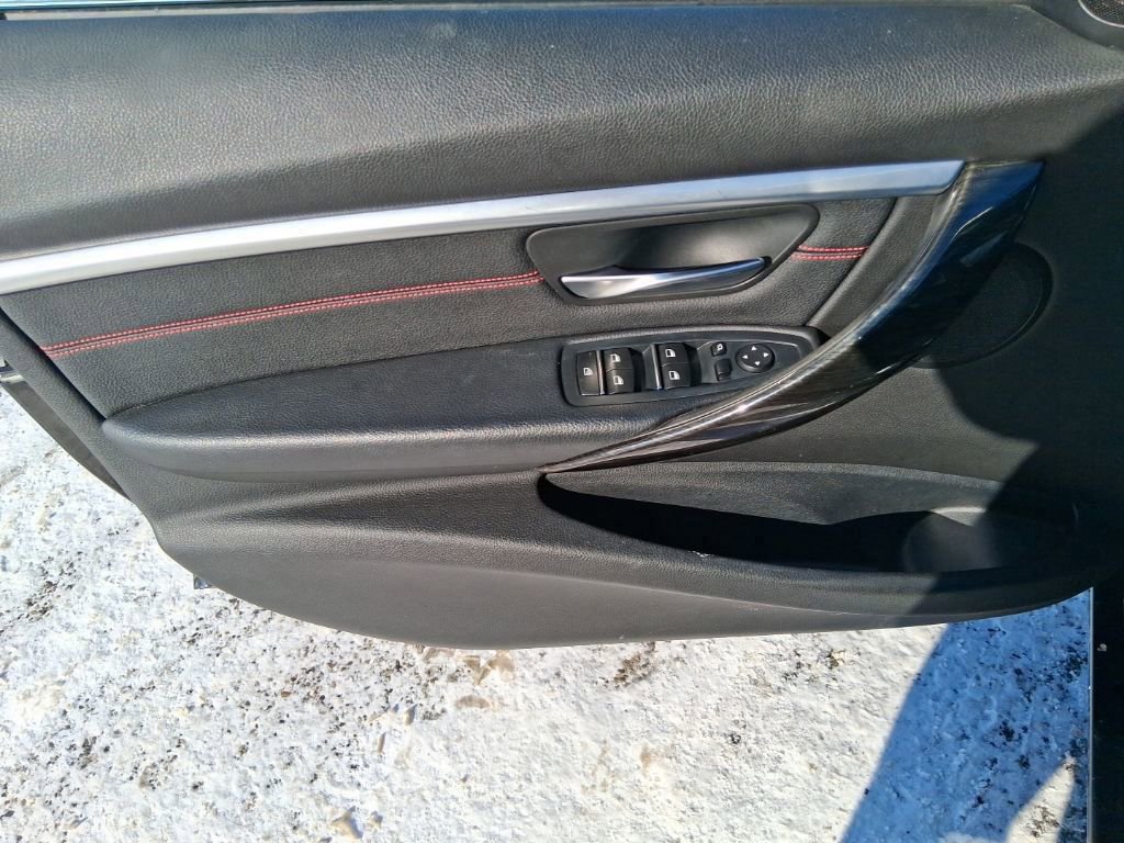 Used 2018 BMW 330i xDrive 330i xDrive w/ Convenience Package image 11