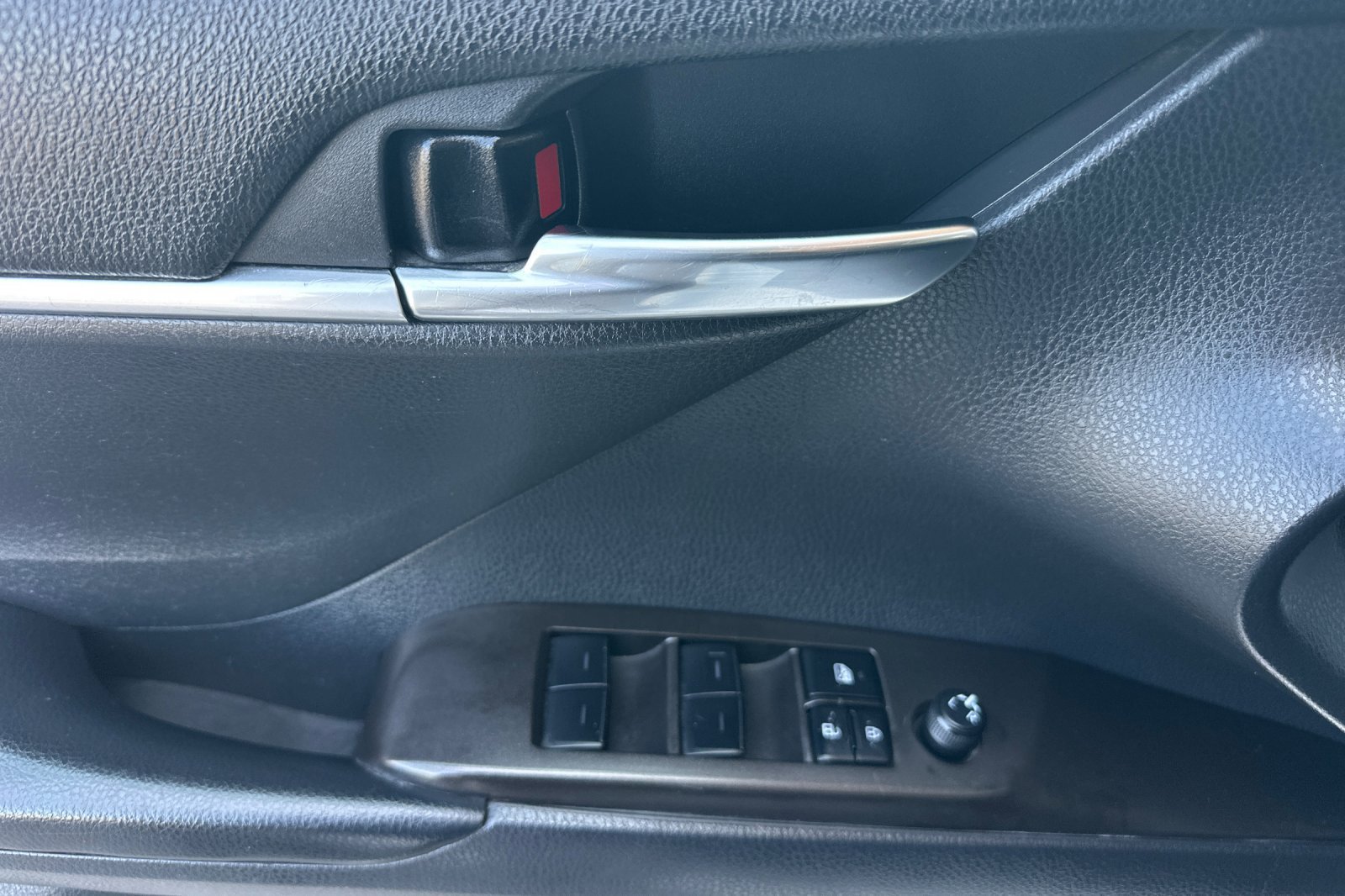 Used 2022 Toyota Camry SE w/ Carpet Mat Package (TMS) FWD image 10