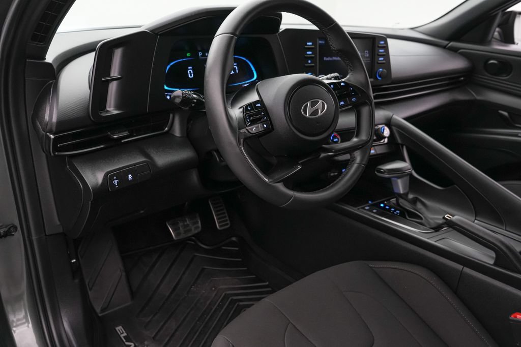 Used 2025 Hyundai Elantra Sport FWD image 12
