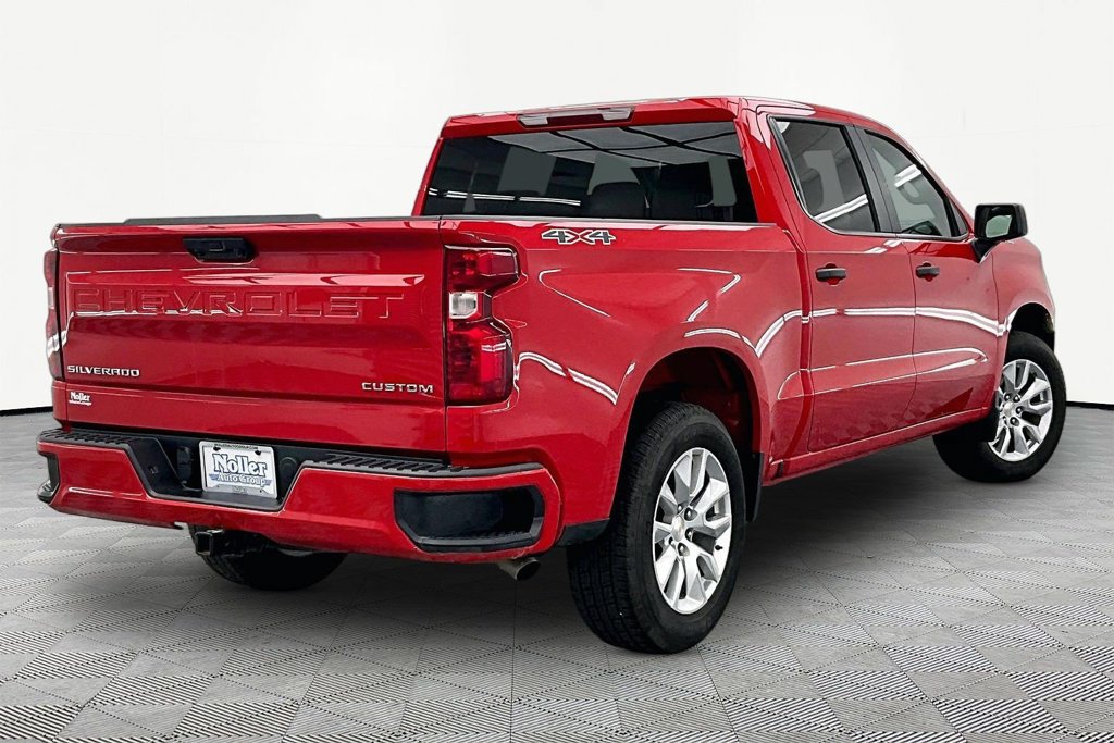 Used 2025 Chevrolet Silverado 1500 Custom AWD/4WD image 2
