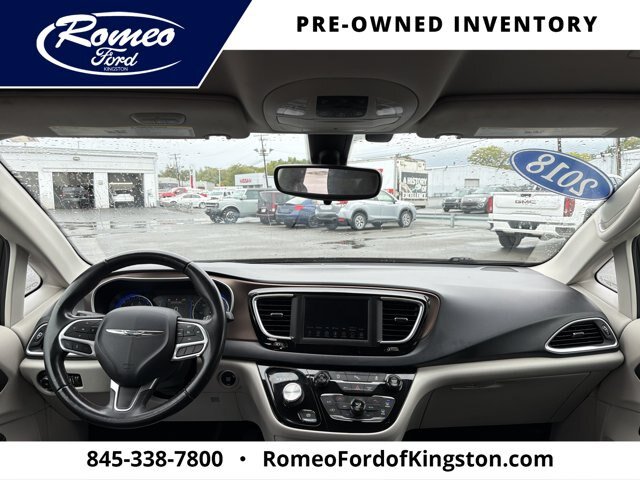 Used 2018 Chrysler Pacifica Touring-L FWD image 12
