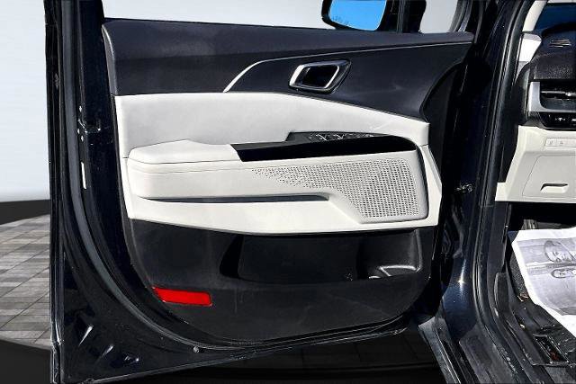 Used 2022 Kia Carnival LX image 25