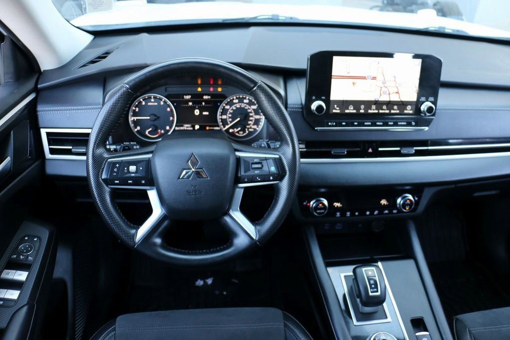Used 2024 Mitsubishi Outlander SE image 22