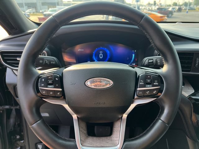 Certified 2023 Ford Explorer Platinum w/ Technology Package AWD/4WD image 15
