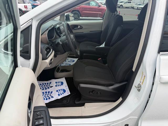 Used 2023 Chrysler Voyager LX FWD image 11