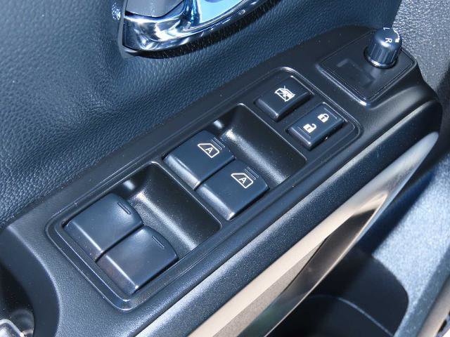 Used 2024 Nissan Titan PRO-4X w/ Pro-4x Convenience Package image 18