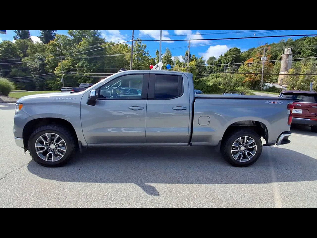 Used 2023 Chevrolet Silverado 1500 LT AWD/4WD image 5
