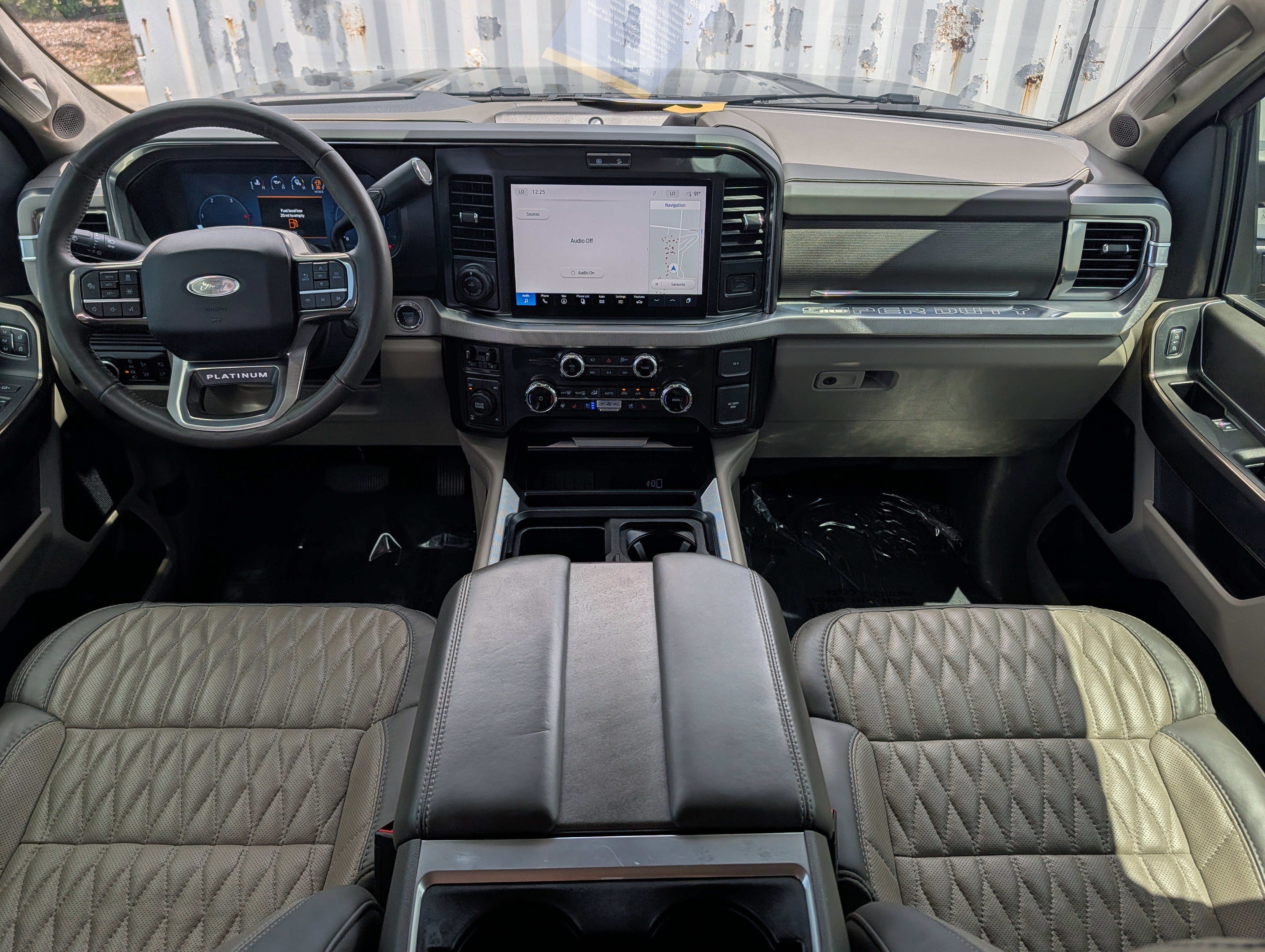 Certified 2025 Ford F250 Platinum w/ Platinum Plus Package AWD/4WD image 18