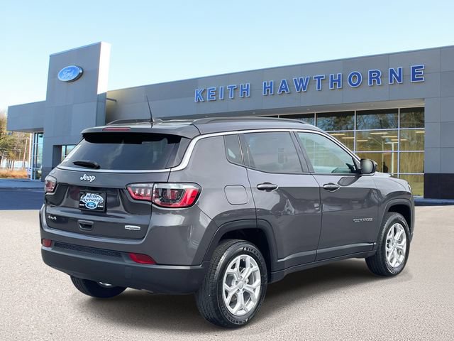 Used 2024 Jeep Compass Latitude AWD/4WD image 5