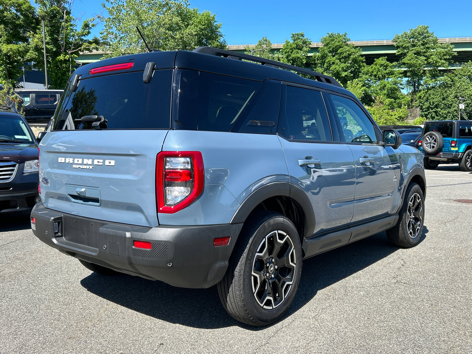 Certified 2025 Ford Bronco Sport Outer Banks w/ Outer Banks Tech Package+ AWD/4WD image 2