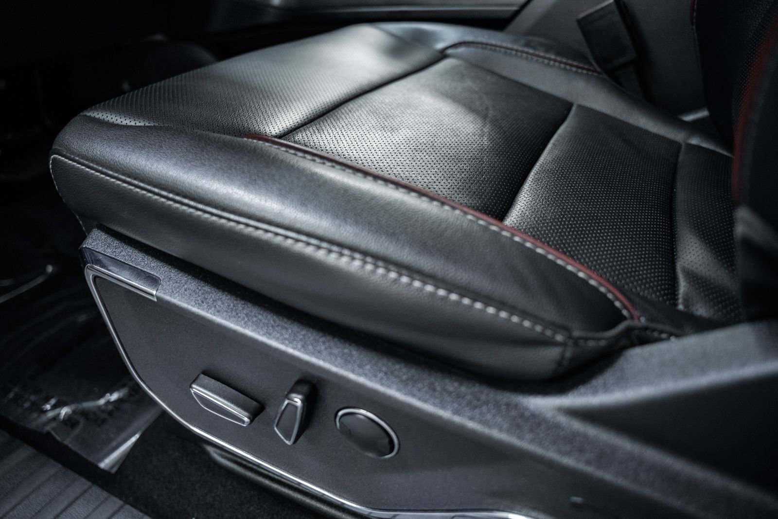 Certified 2023 Ford F150 Lariat w/ Equipment Group 502A High image 40