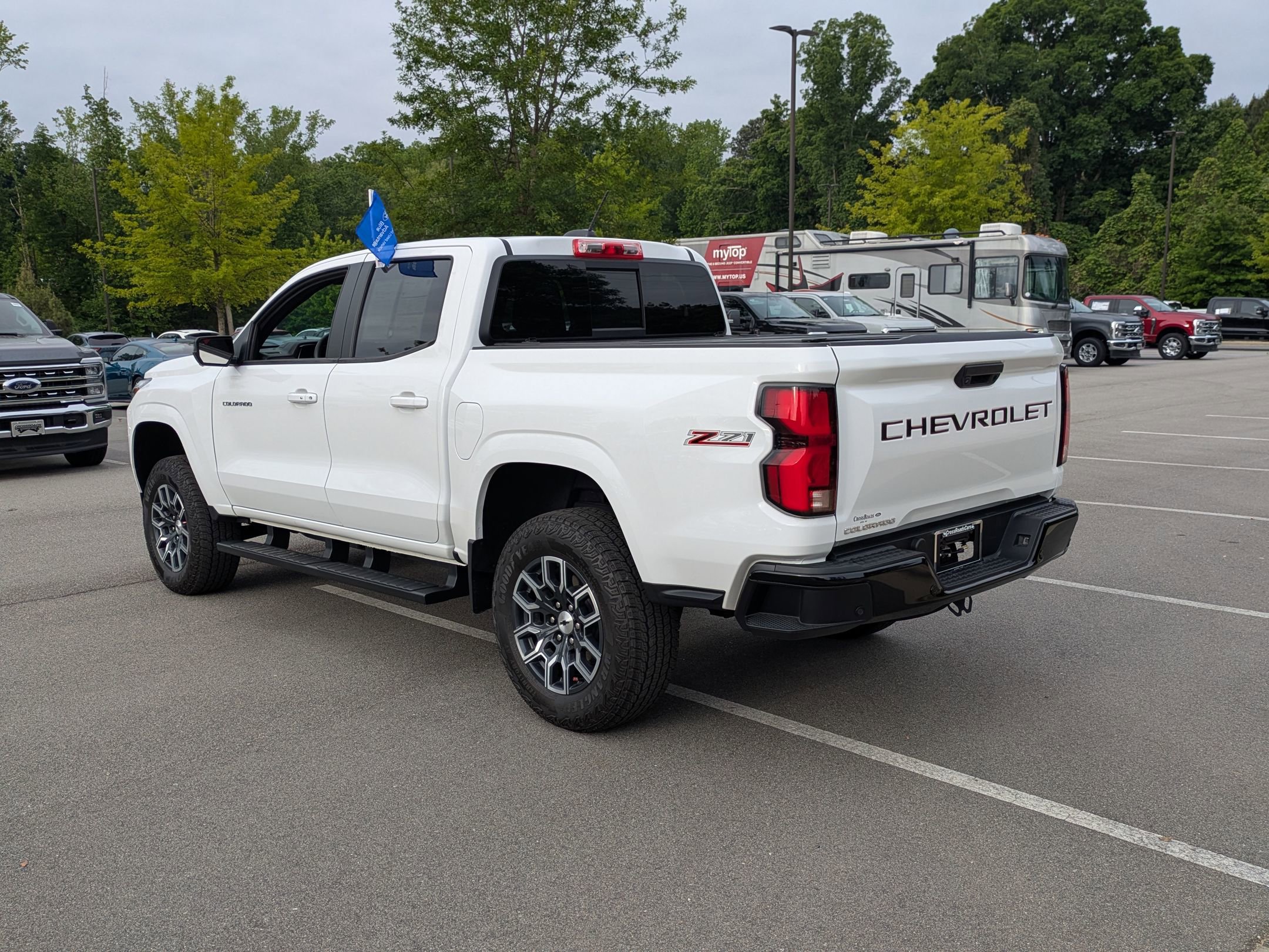 Used 2024 Chevrolet Colorado Z71 w/ Z71 Convenience Package 2 AWD/4WD image 6