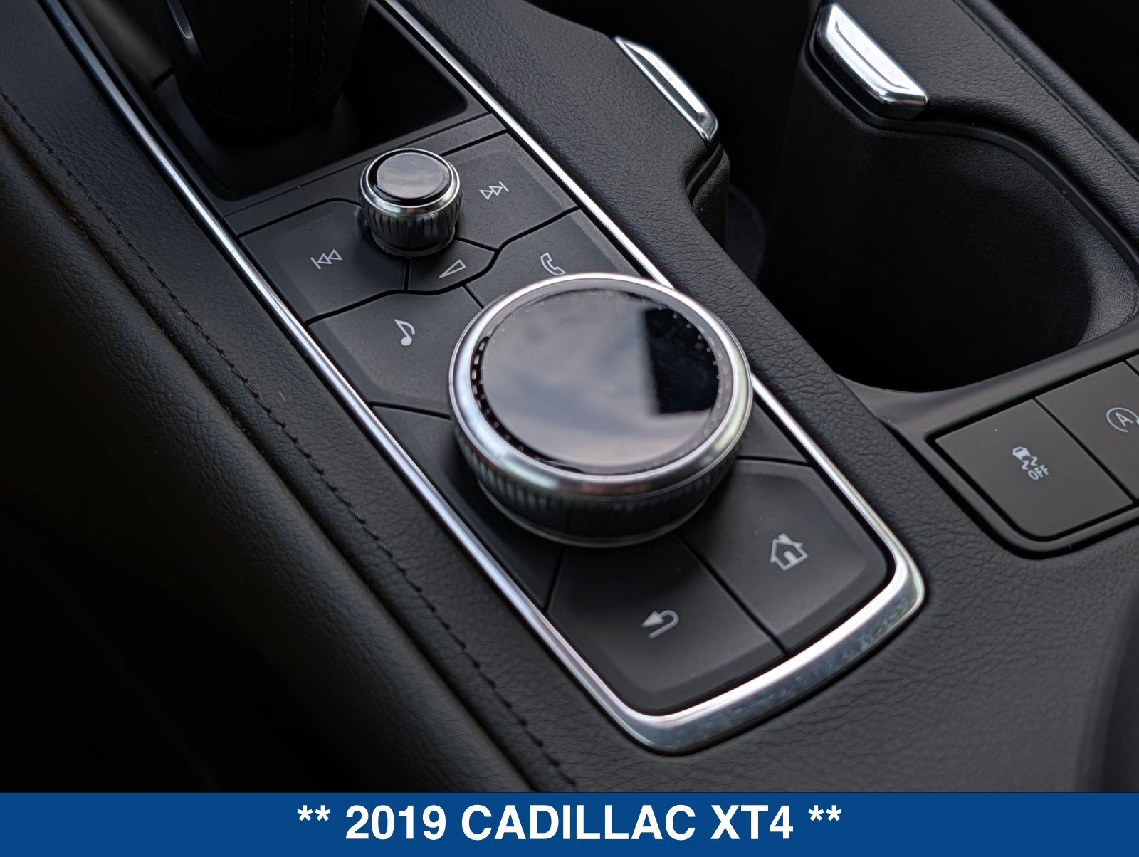 Used 2019 Cadillac XT4 Premium Luxury FWD image 32