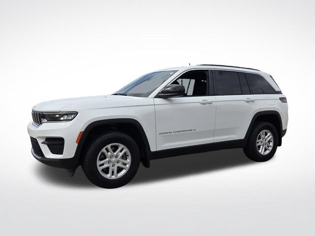 Used 2025 Jeep Grand Cherokee Laredo w/ MOPAR Finishing Package RWD image 5