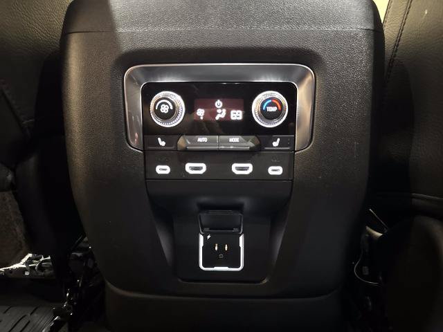 Used 2024 GMC Yukon Denali w/ Advanced Technology Package RWD image 33