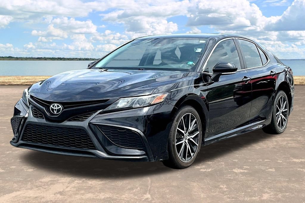 Used 2021 Toyota Camry SE w/ Convenience Package FWD image 2