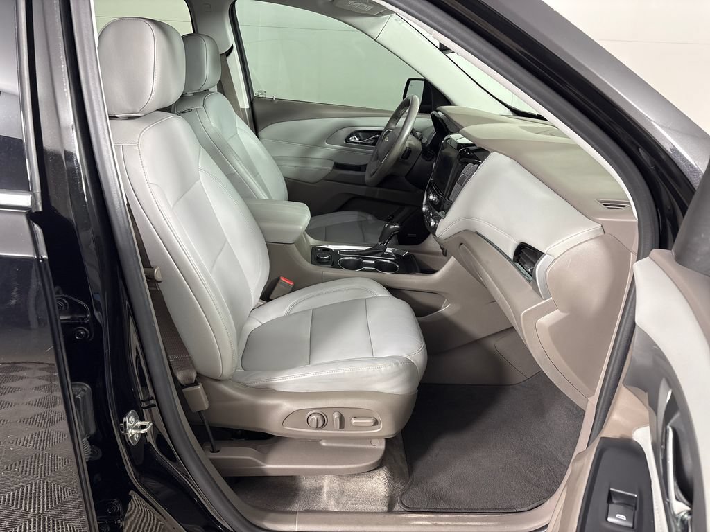 Used 2020 Chevrolet Traverse LT w/ LT Premium Package FWD image 6
