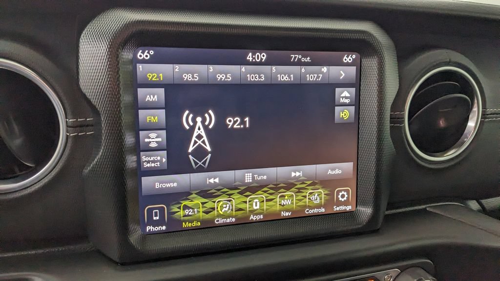 Used 2022 Jeep Gladiator Overland w/ Dual Top Group AWD/4WD image 23