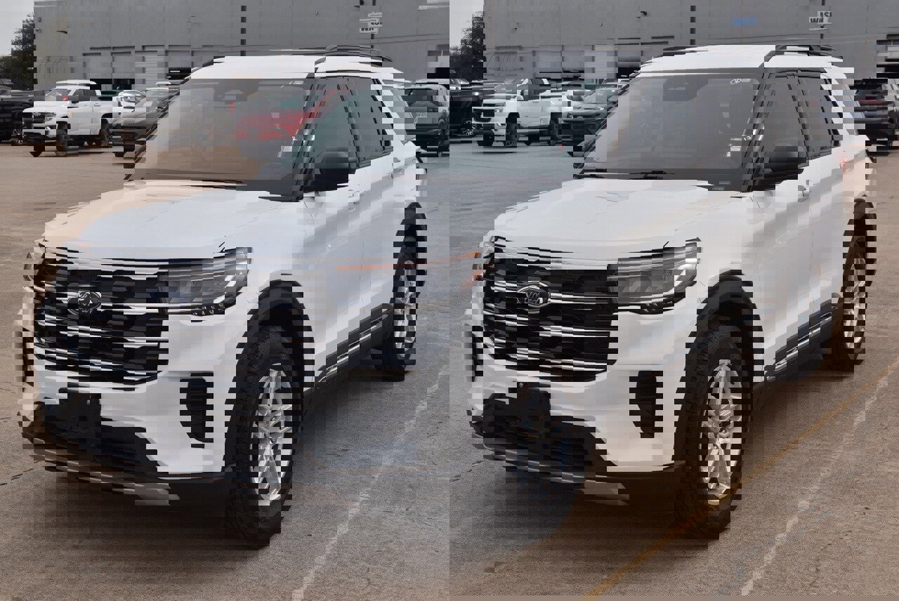 Certified 2025 Ford Explorer Active image 2