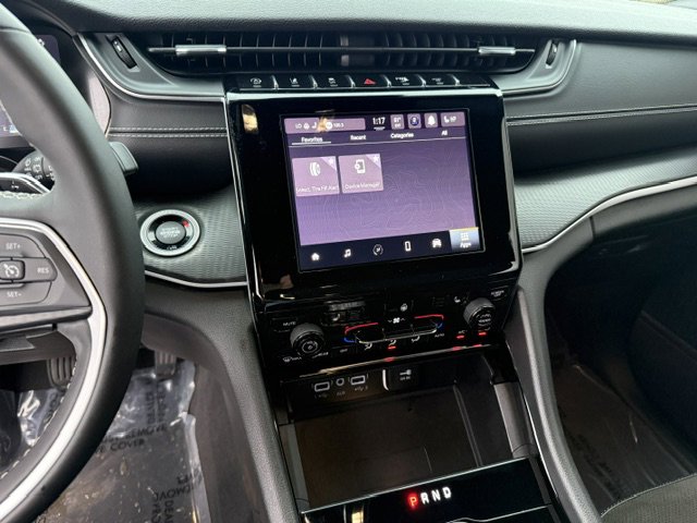 Used 2023 Jeep Grand Cherokee Altitude image 14