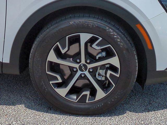 Used 2025 Kia Sportage EX w/ Premium Package FWD image 11