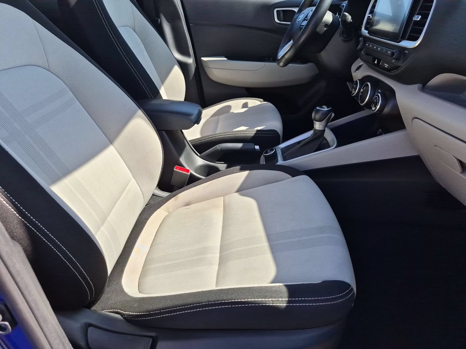 Used 2025 Hyundai Venue SEL FWD image 31