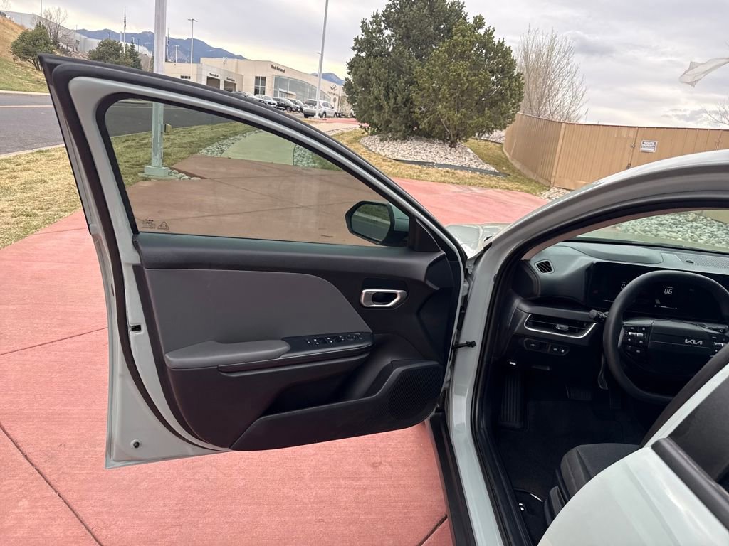 Used 2025 Kia K4 LXS image 6