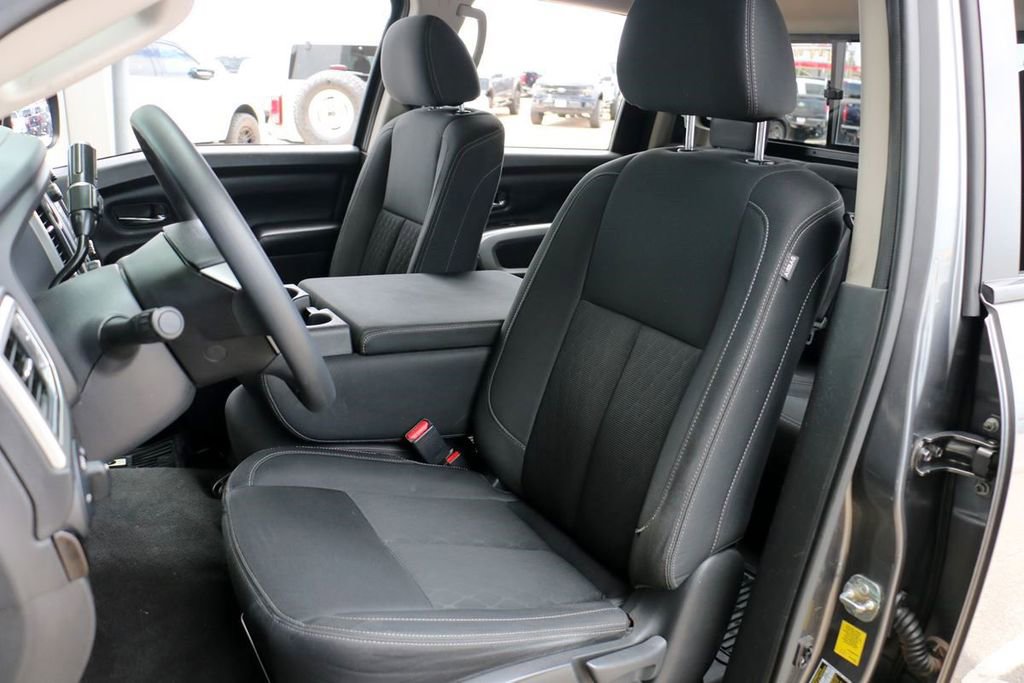 Used 2019 Nissan Titan SV AWD/4WD image 19