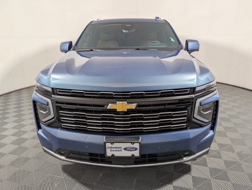 Used 2025 Chevrolet Tahoe High Country AWD/4WD image 3