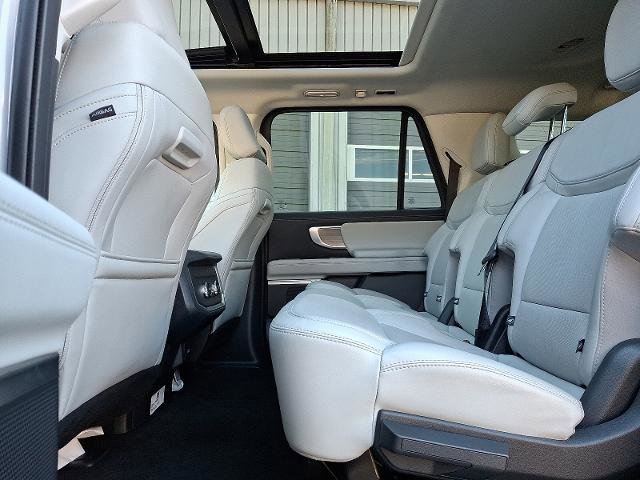 Certified 2025 Ford Expedition Max Platinum image 10