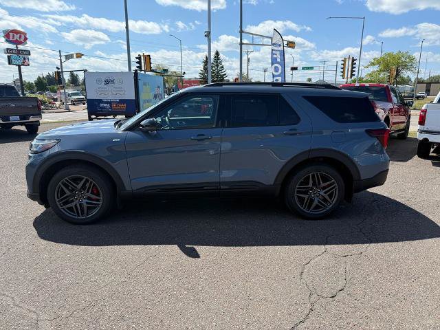 Certified 2025 Ford Explorer ST-Line w/ Premium Package AWD/4WD image 4