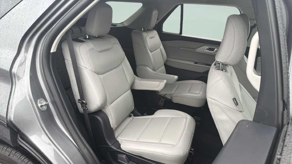 Certified 2025 Ford Explorer Active w/ Active Comfort Package AWD/4WD image 20