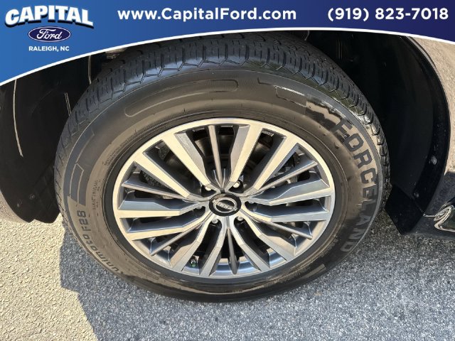 Used 2022 Nissan Armada SL w/ Captain's Chairs Package AWD/4WD image 13