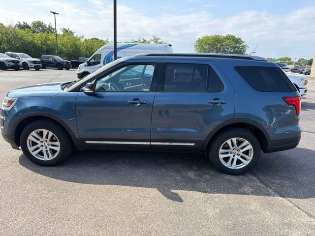 Certified 2018 Ford Explorer XLT w/ Equipment Group 202A AWD/4WD image 4