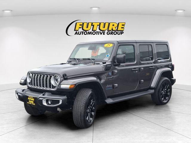 Used 2025 Jeep Wrangler Unlimited Sahara AWD/4WD image 8