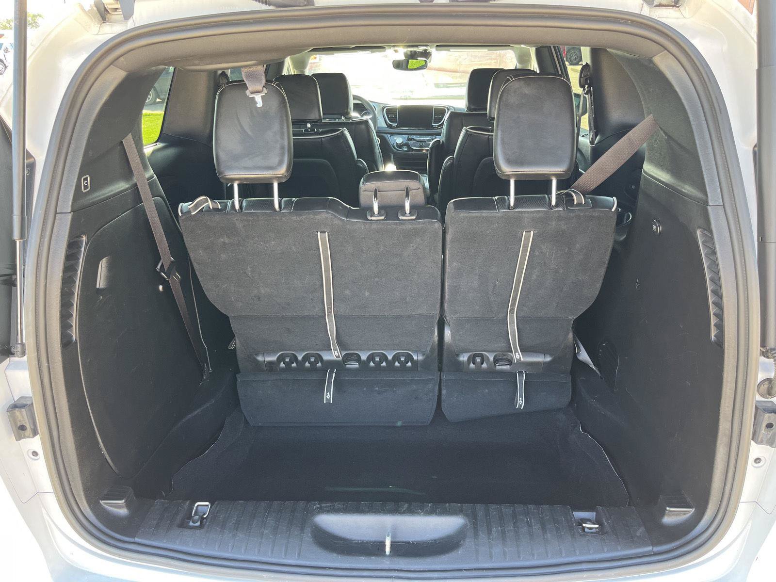 Used 2025 Chrysler Pacifica Limited FWD image 10