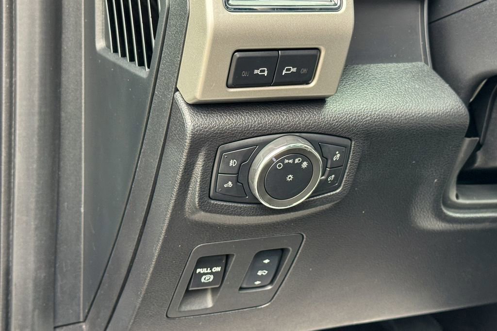 Certified 2017 Ford F150 Lariat image 29