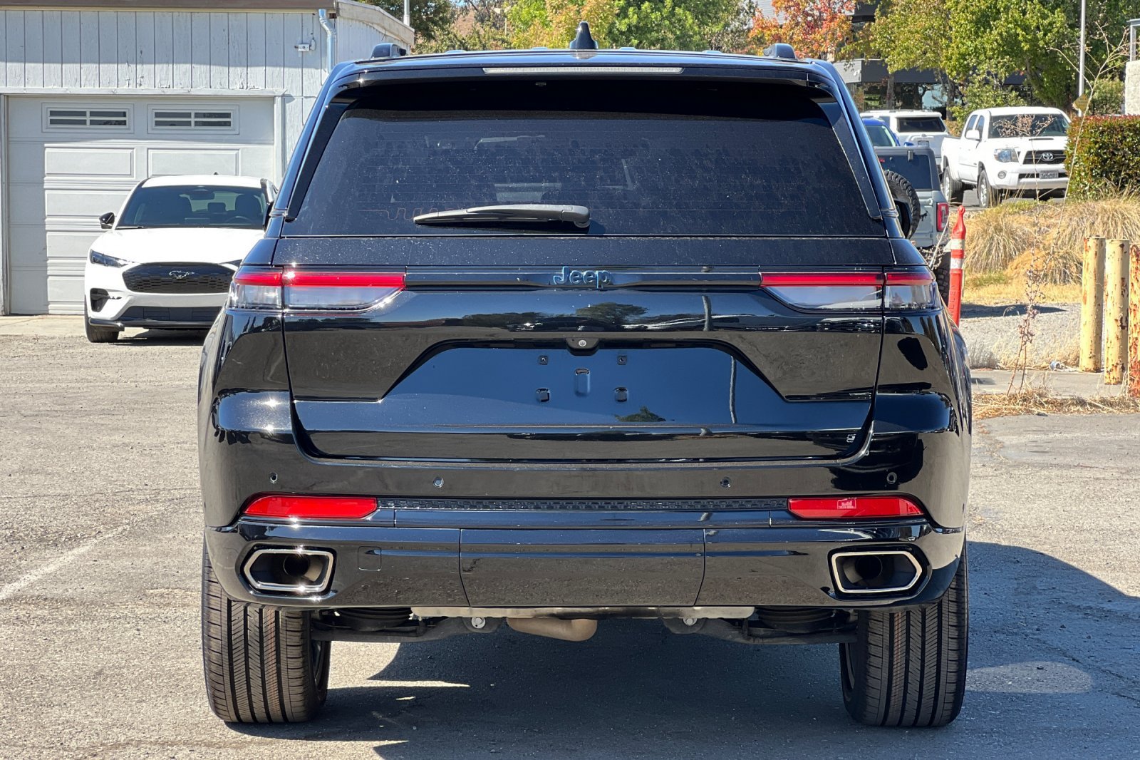 Used 2023 Jeep Grand Cherokee Summit AWD/4WD image 5
