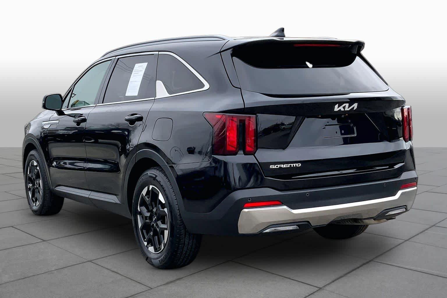 Used 2024 Kia Sorento S FWD image 12