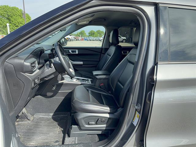 Certified 2023 Ford Explorer XLT w/ Equipment Group 202A AWD/4WD image 5