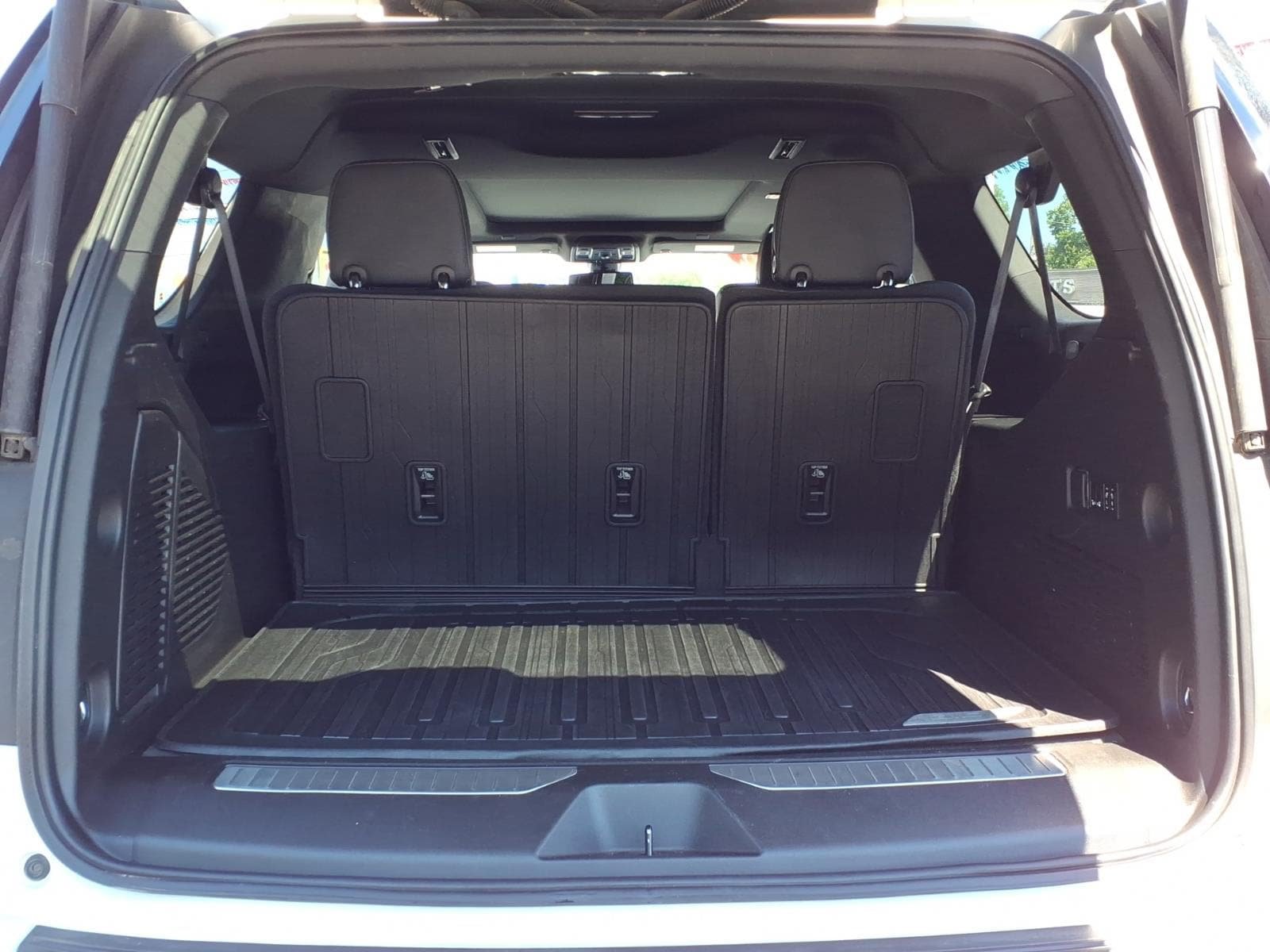 Used 2022 GMC Yukon XL AT4 AWD/4WD image 17