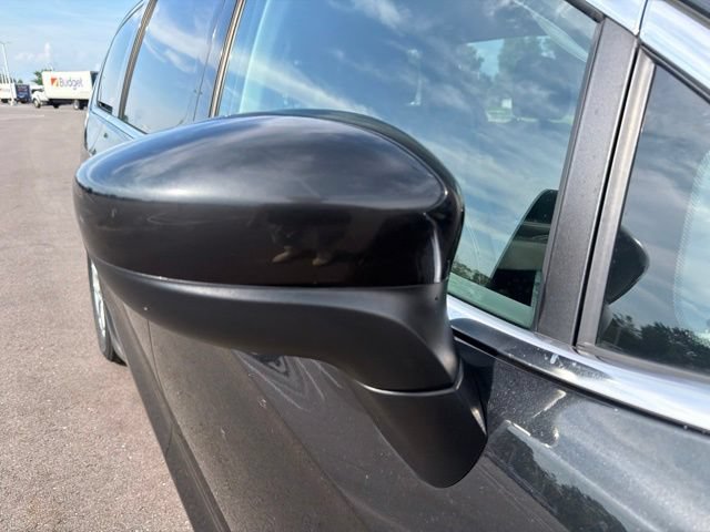 Used 2022 Chrysler Voyager LX FWD image 5
