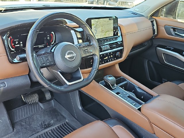 Used 2024 Nissan Pathfinder Platinum FWD image 17