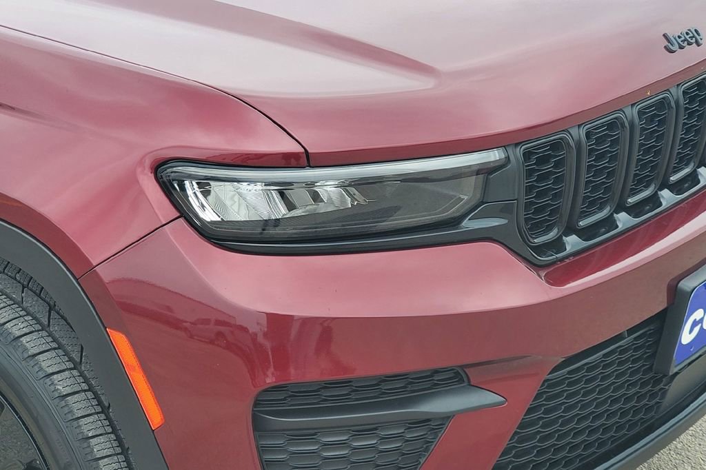 Used 2023 Jeep Grand Cherokee Altitude RWD image 27