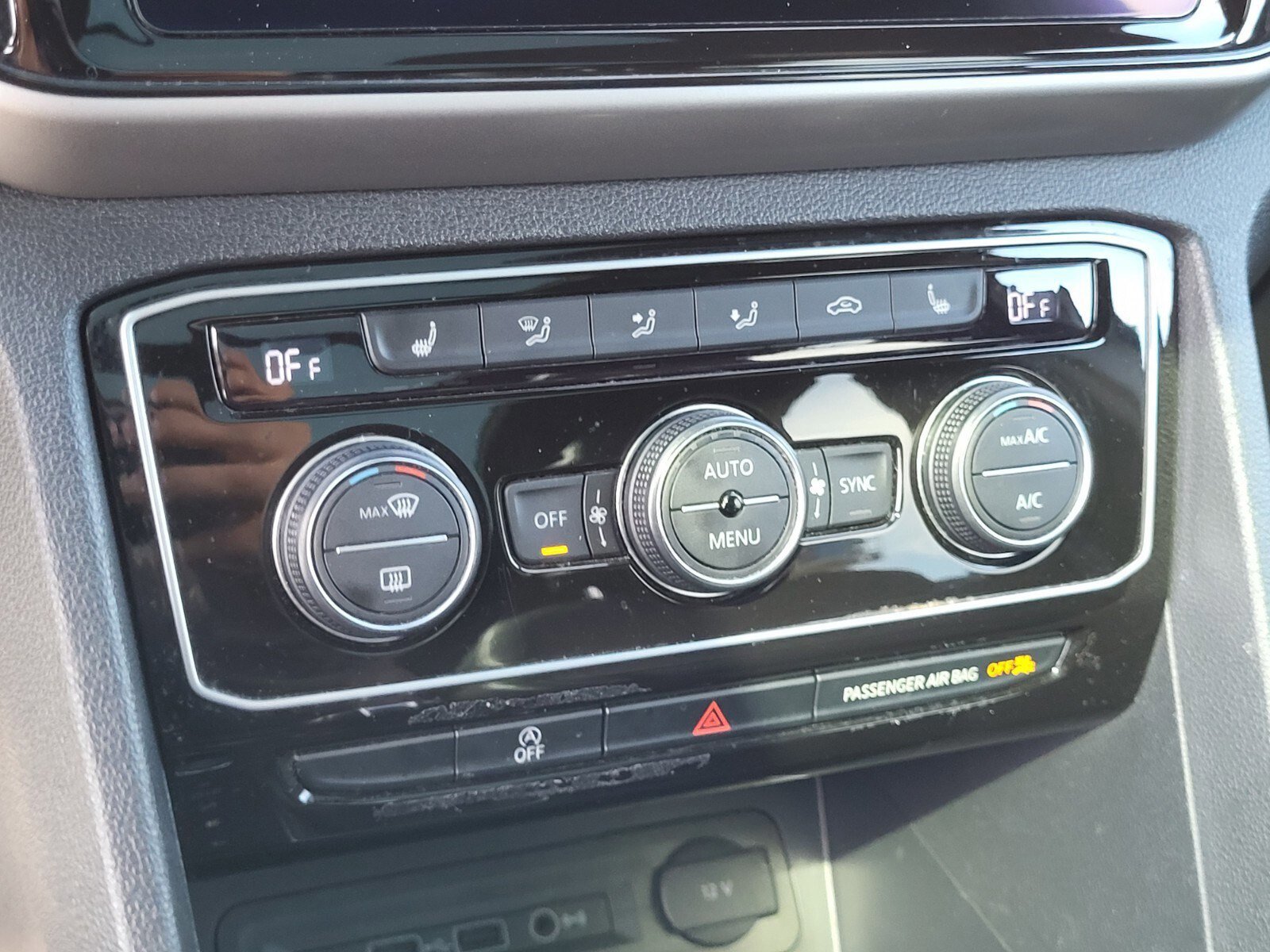 Used 2020 Volkswagen Atlas Cross Sport SEL image 21